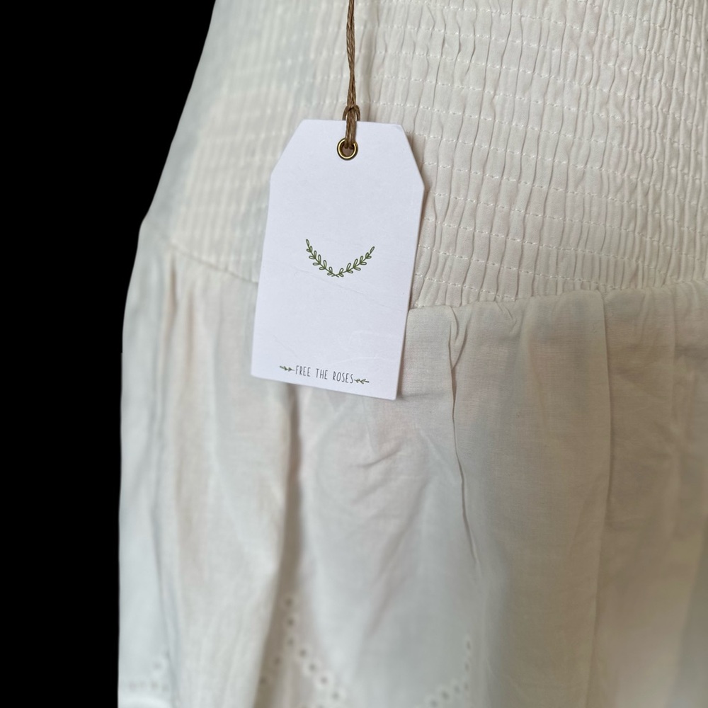 Free the Roses Brand Women’s White Lace Skirt - Size Small, New with Tags - Picture 2 of 3